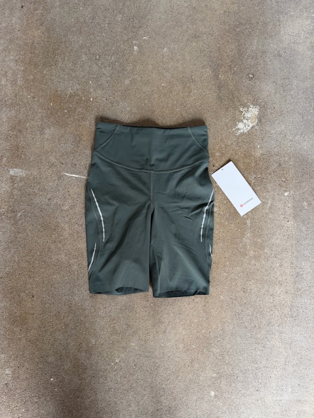 NWT Lululemon Base Pace High Rise Reflective Short 8" in Smoked Spruce Size 4 - Picture 5 of 11
